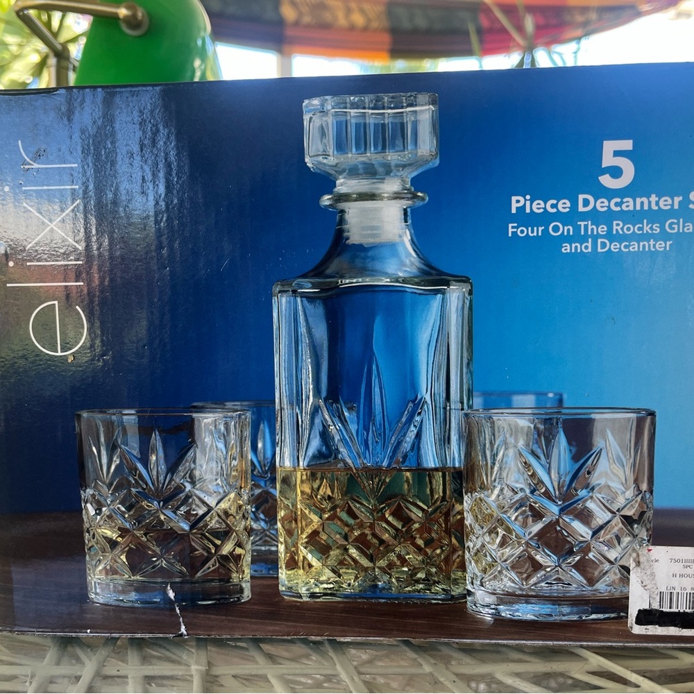 Elixir Decanter Set - 5 piece NEW IN BOX - Picture 2 of 5